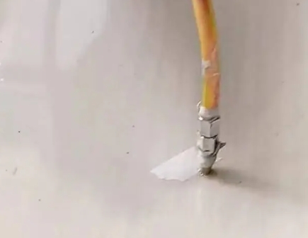 康平瓷砖空鼓维修公司专业解答在瓷砖铺贴过程中，如果使用的砂料过粗（如全部使用了粗砂），可能会导致以下问题